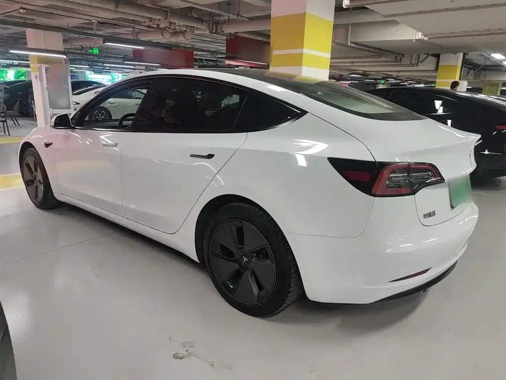 Tesla Model 3 — фото 3