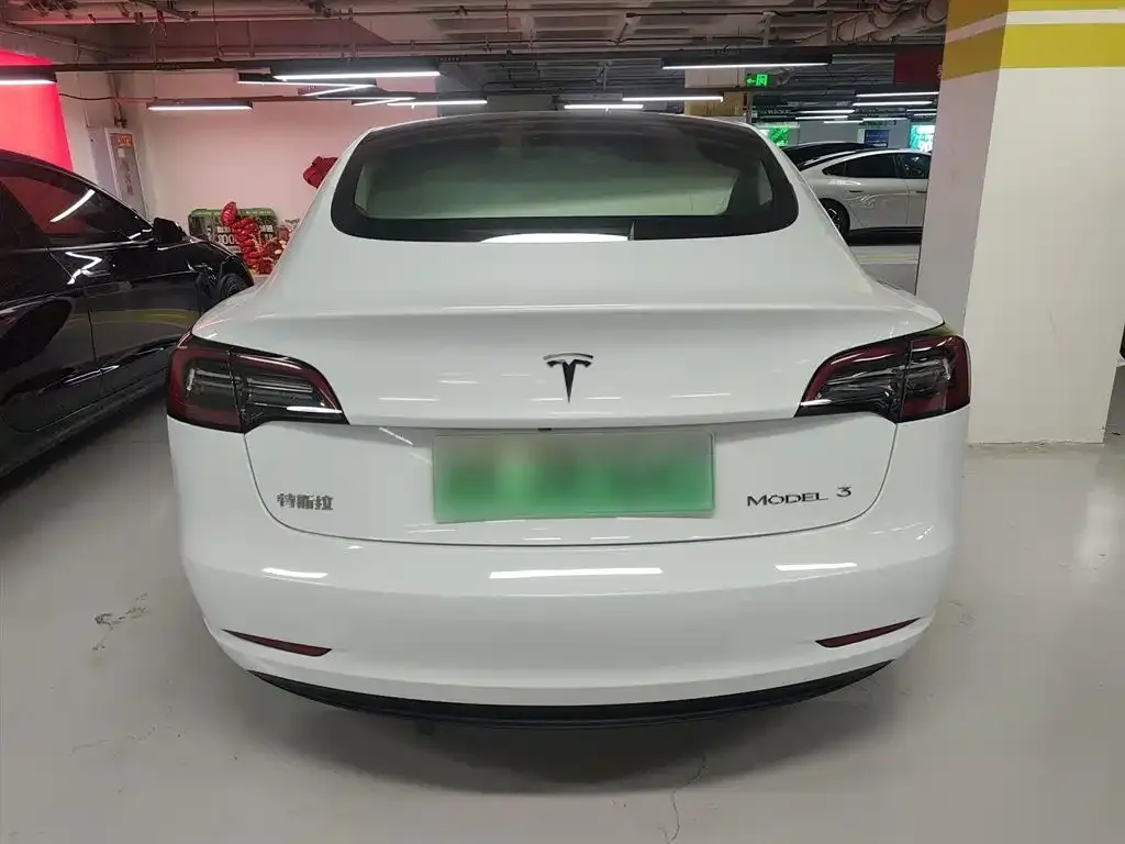 Tesla Model 3 — фото 9