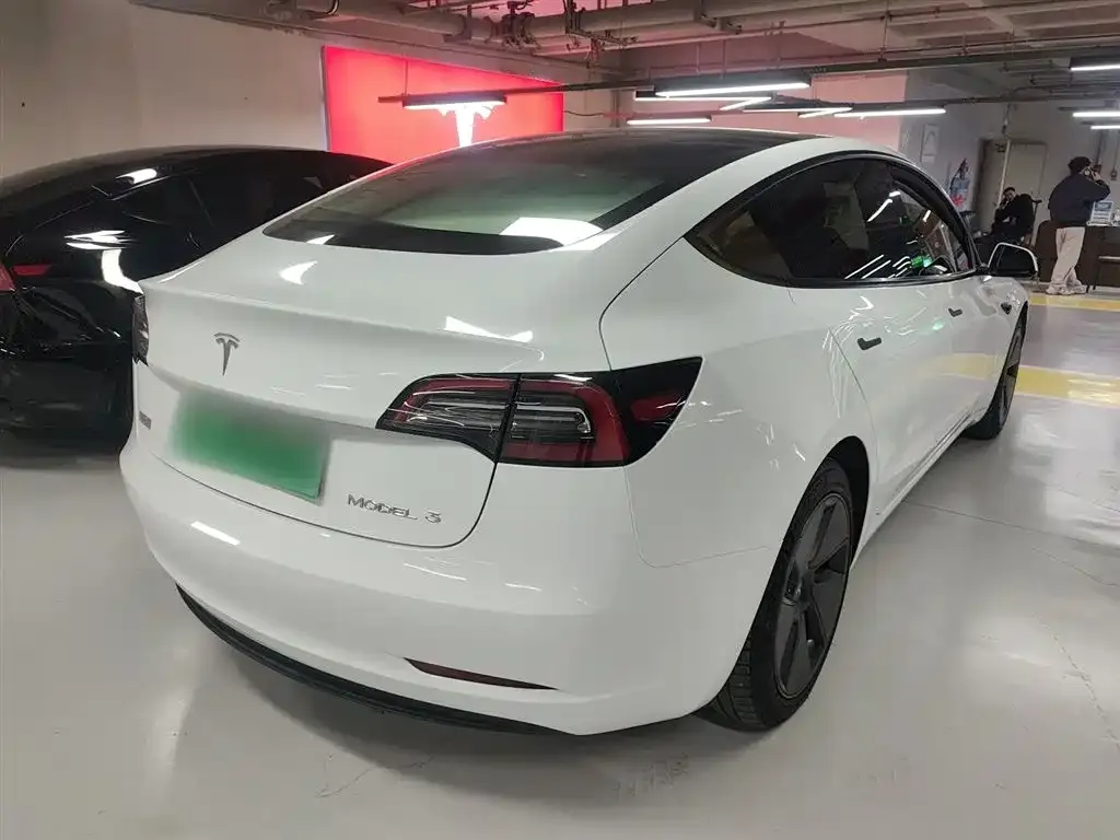 Tesla Model 3 — фото 4