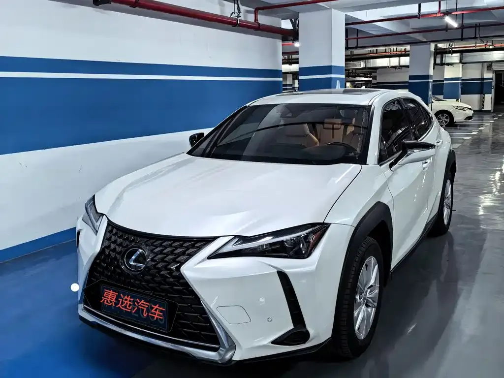 Lexus UX — фото 1