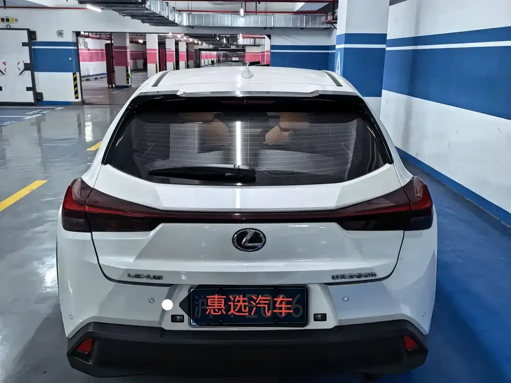 Lexus UX — фото 8