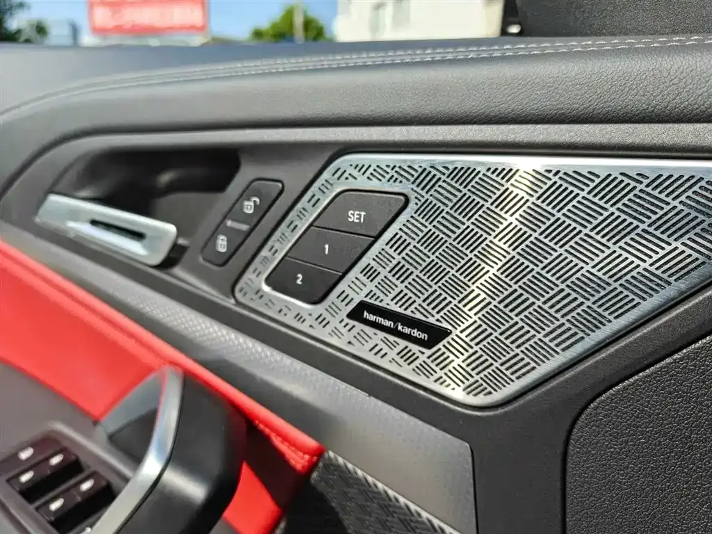 BMW iX1 — фото 10