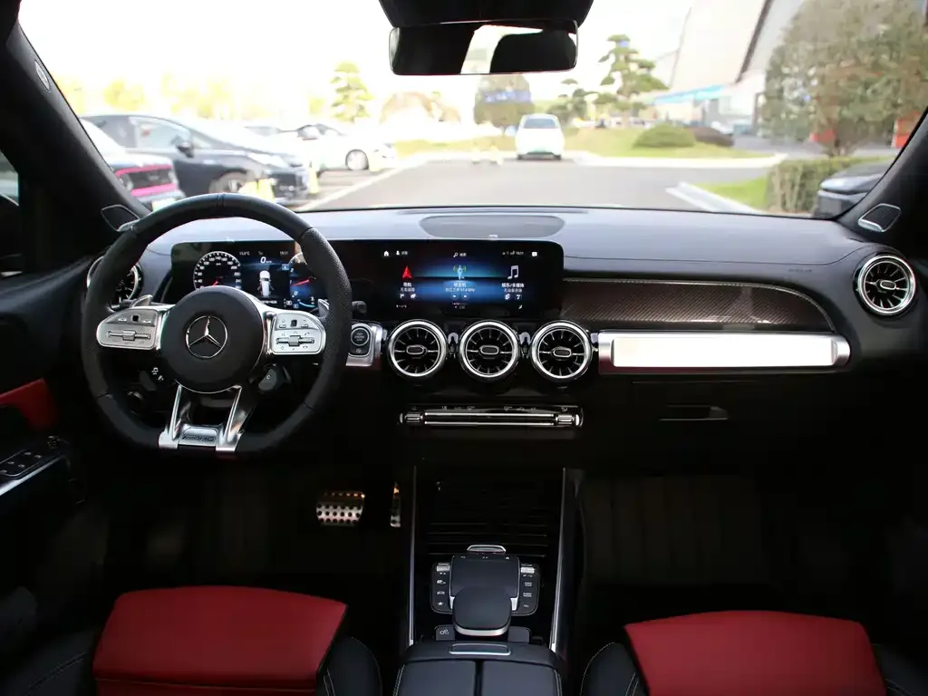 Mercedes-Benz GLB AMG — фото 3