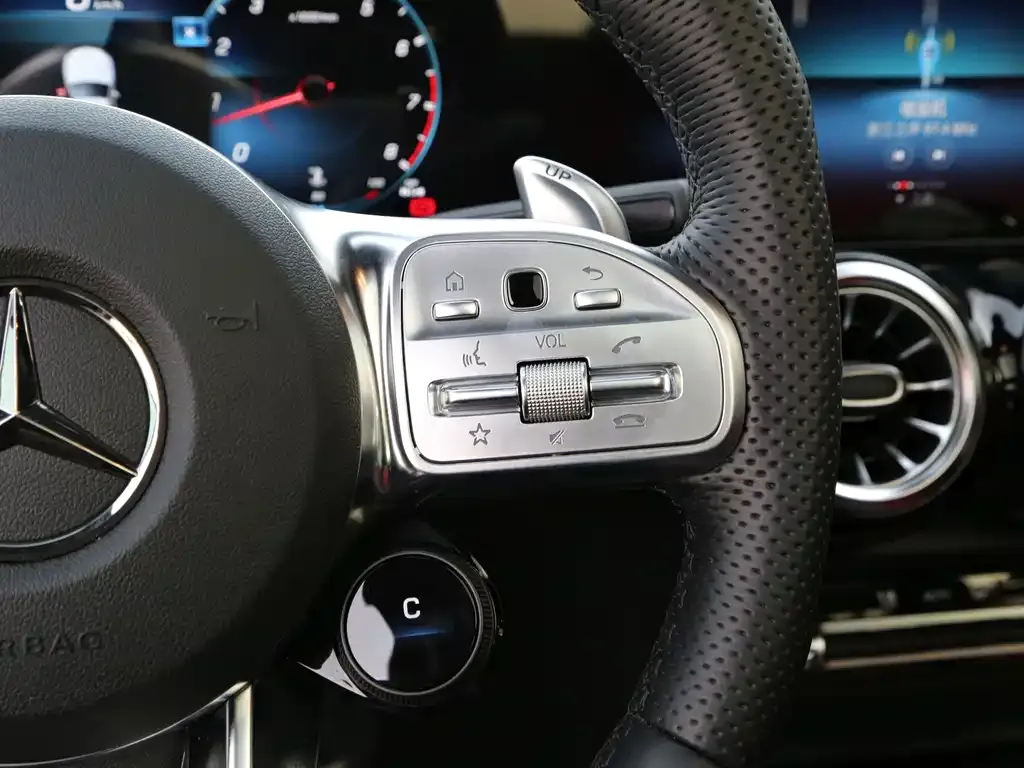 Mercedes-Benz GLB AMG — фото 5