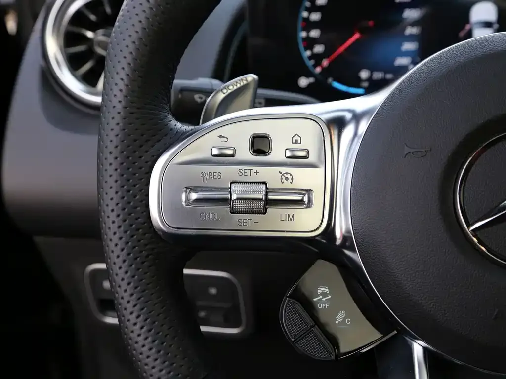 Mercedes-Benz GLB AMG — фото 6