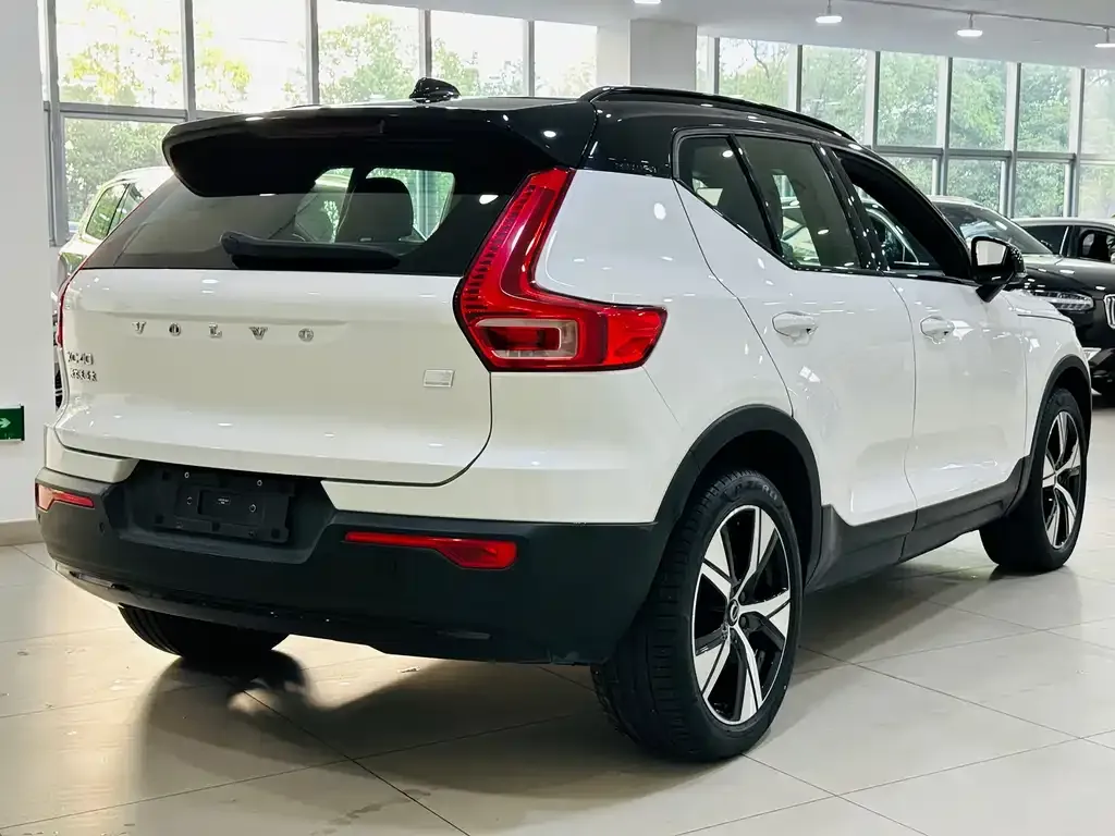 Volvo XC40 NEV — фото 5
