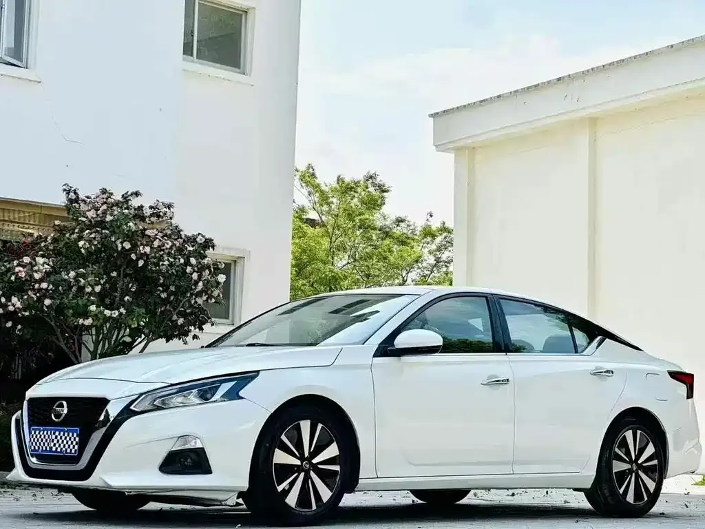 Nissan Teana — фото 1
