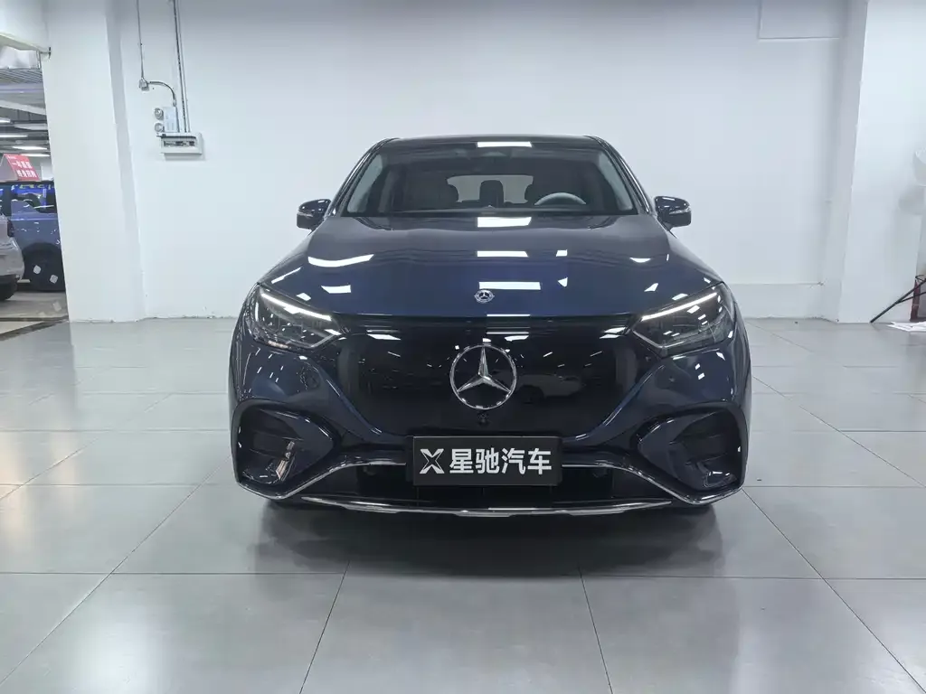 Mercedes-Benz EQE SUV — фото 1