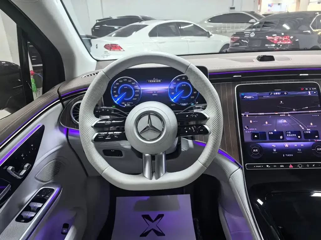 Mercedes-Benz EQE SUV — фото 4