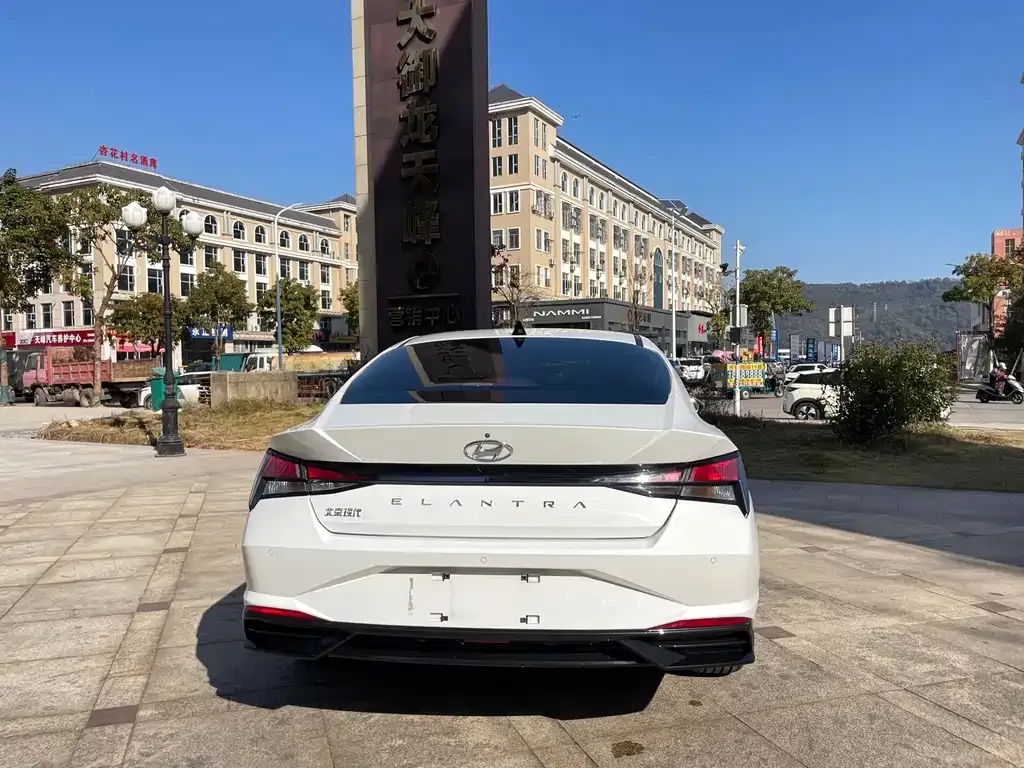 Hyundai Elantra — фото 4