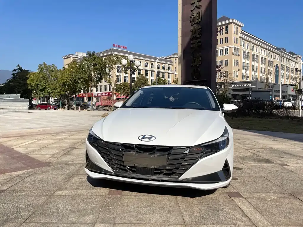 Hyundai Elantra — фото 8