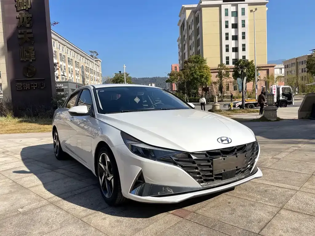 Hyundai Elantra — фото 10