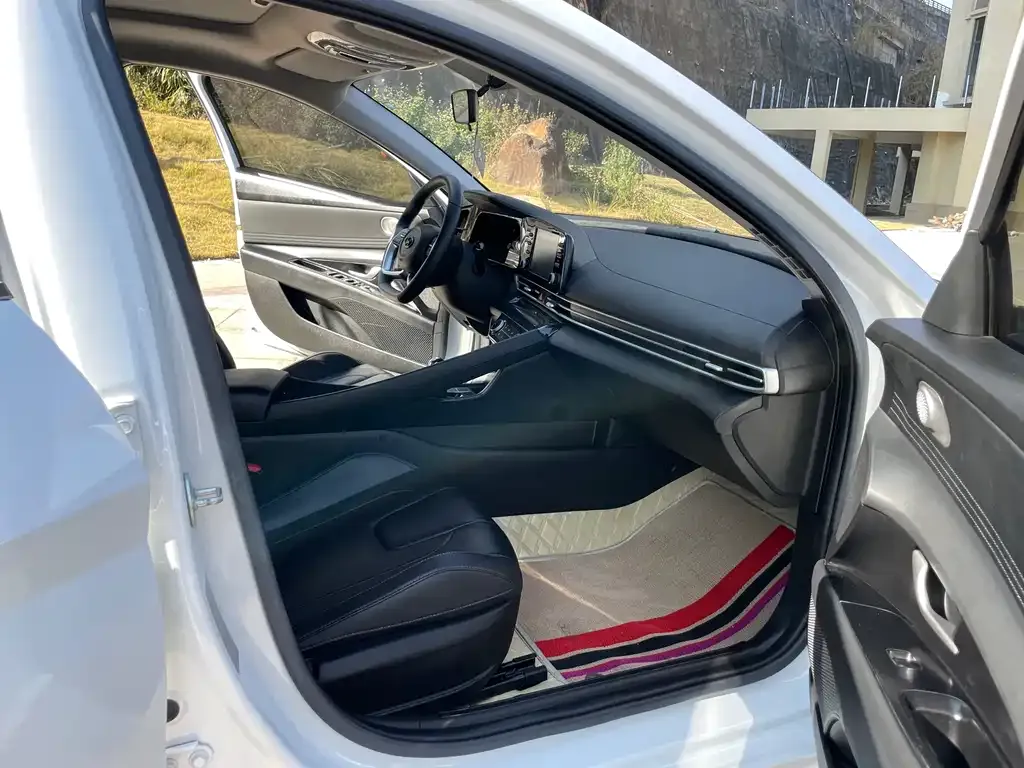 Hyundai Elantra — фото 3