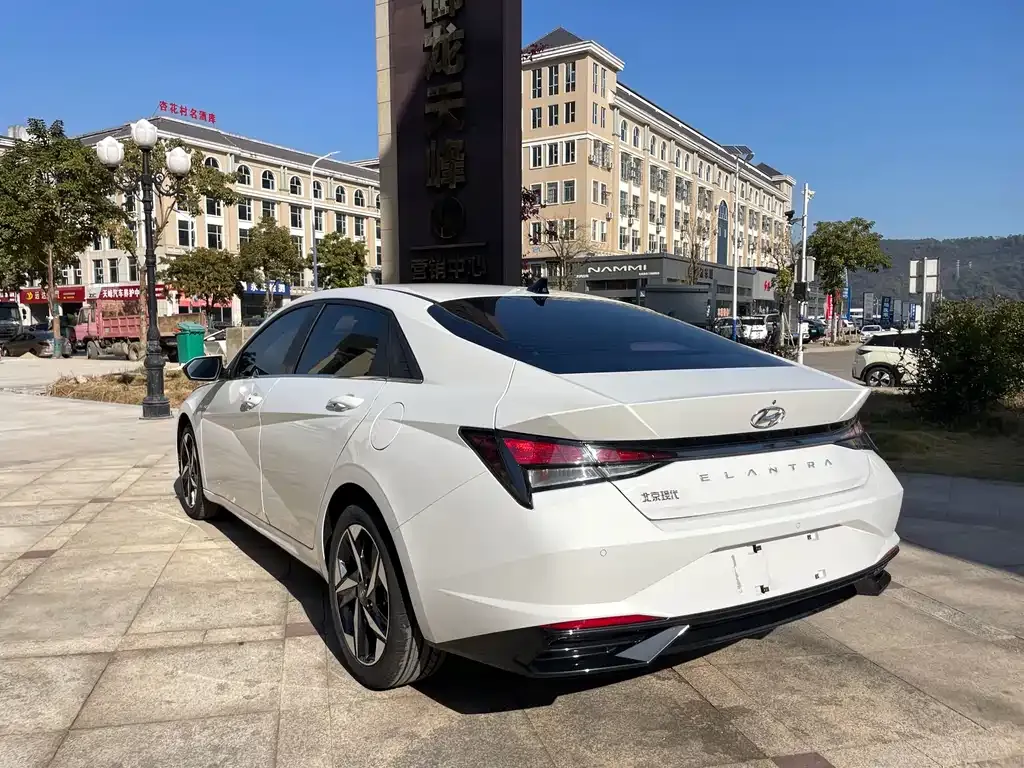 Hyundai Elantra — фото 6