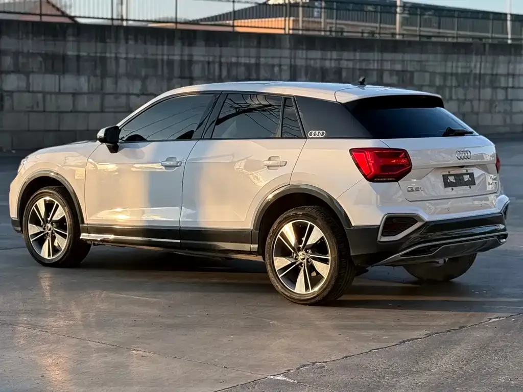 Audi Q2L — фото 5