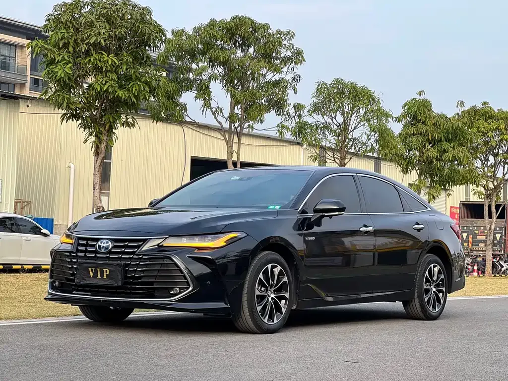Toyota Avalon — фото 1