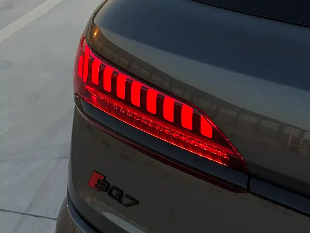 Audi SQ7 — фото 2