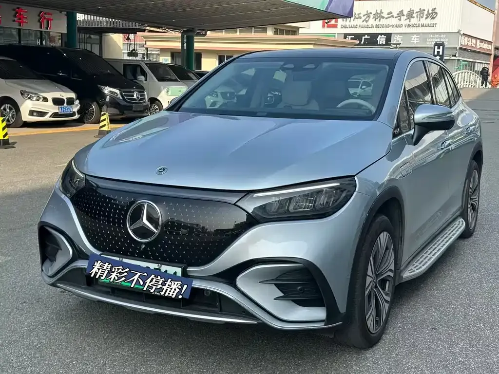 Mercedes-Benz EQE SUV — фото 1