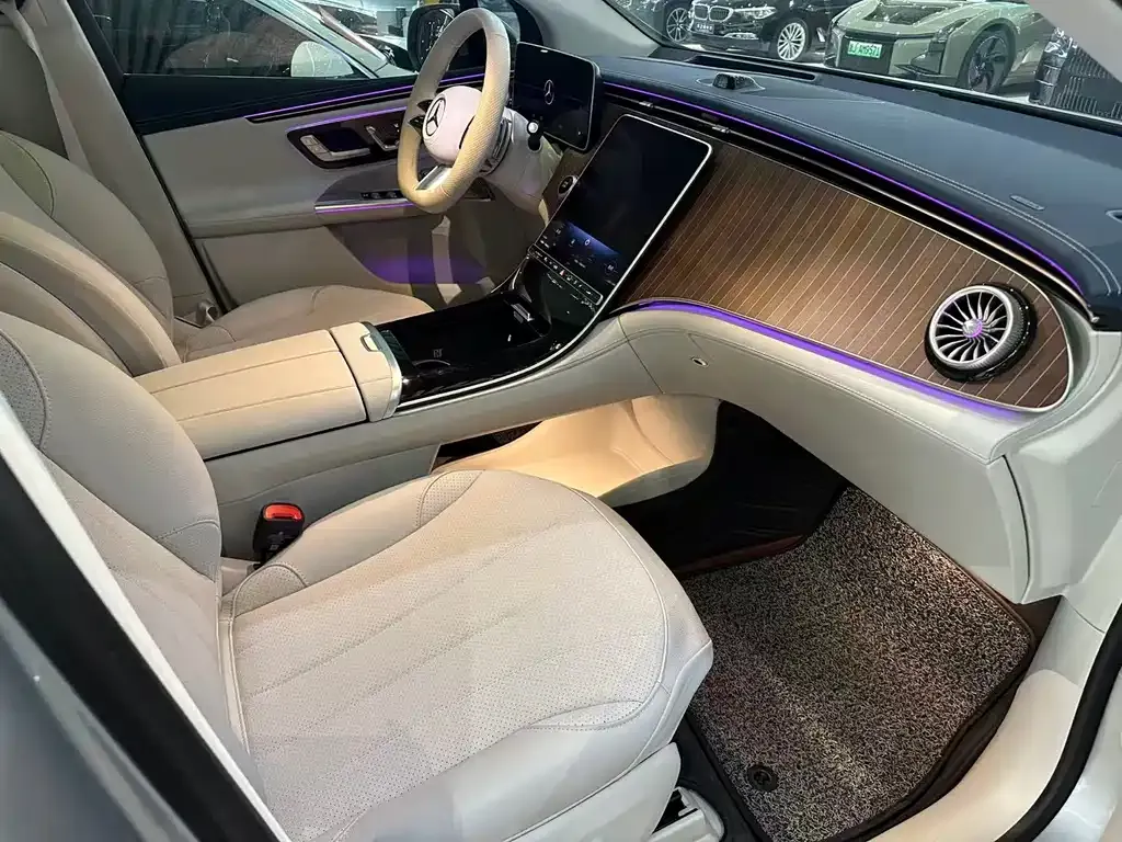 Mercedes-Benz EQE SUV — фото 10