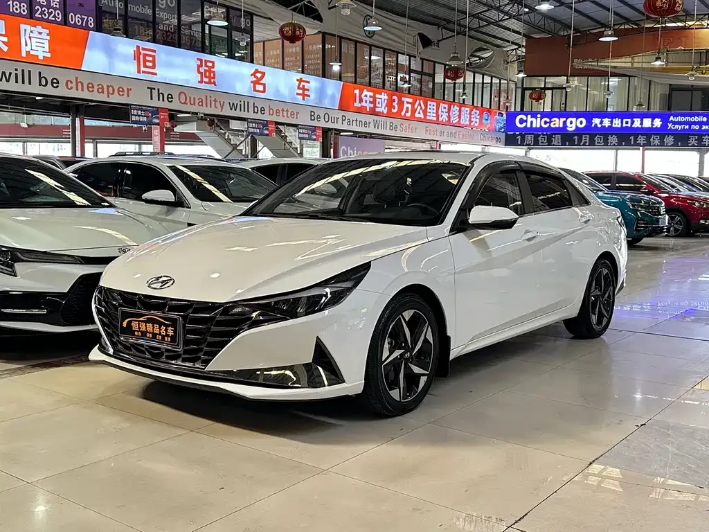 Hyundai Elantra — фото 1