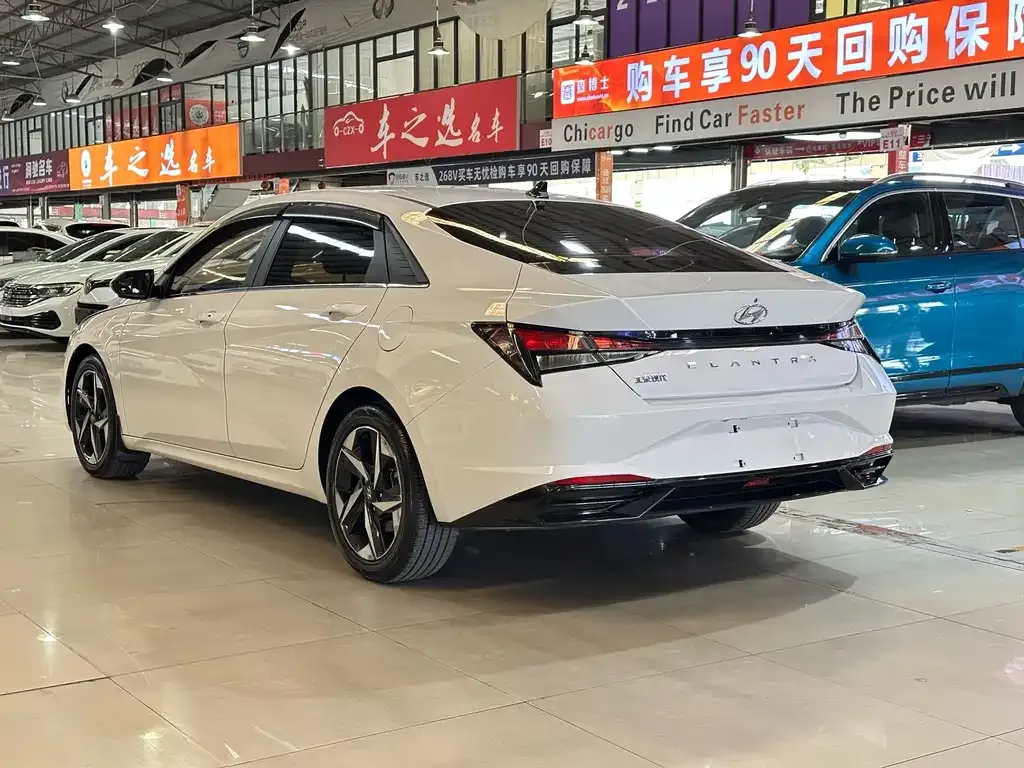 Hyundai Elantra — фото 2