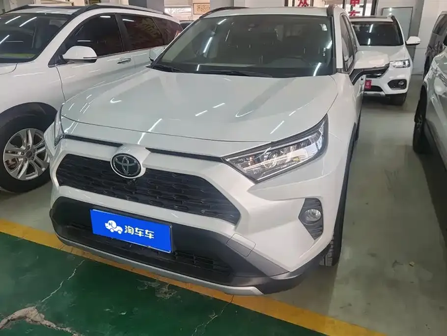 Toyota RAV4 — фото 1
