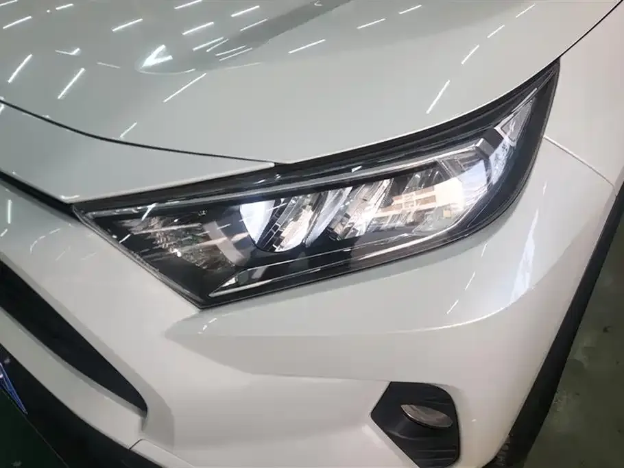 Toyota RAV4 — фото 5