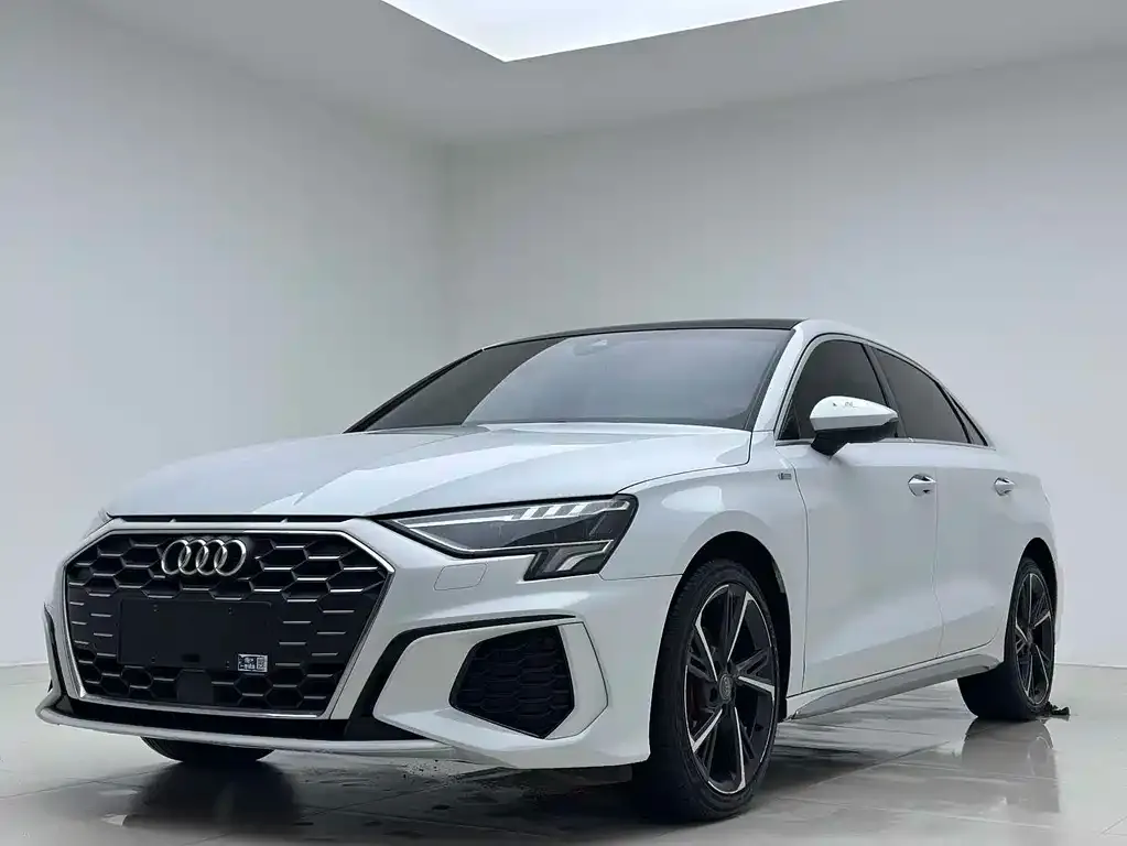 Audi A3 — фото 1