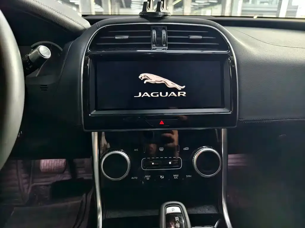 Jaguar XEL — фото 6