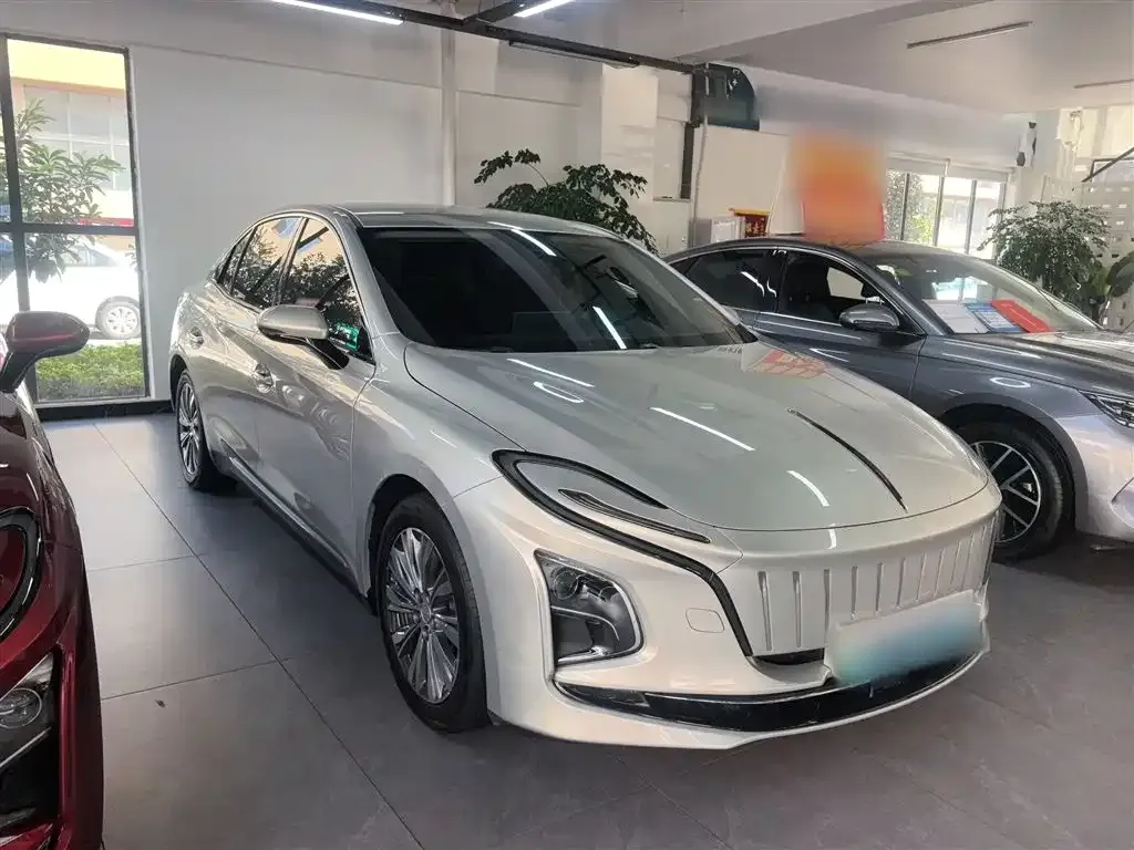 Hongqi E-QM5 — фото 7
