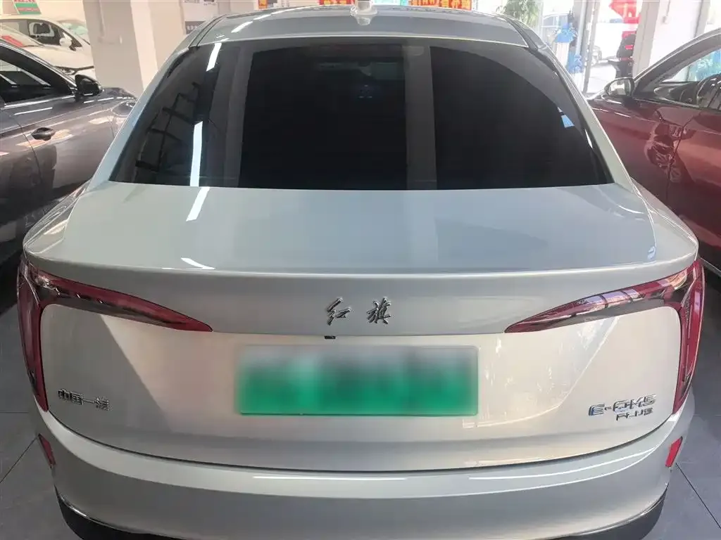 Hongqi E-QM5 — фото 8