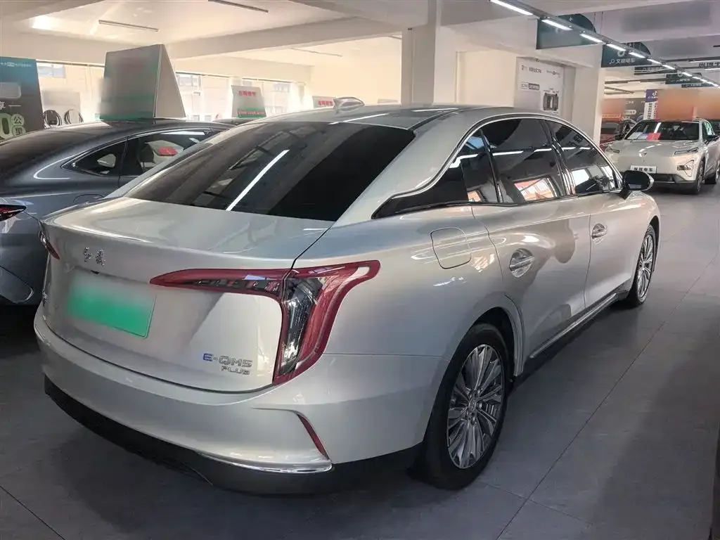 Hongqi E-QM5 — фото 9
