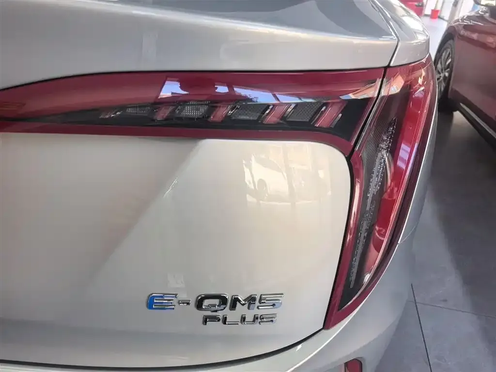 Hongqi E-QM5 — фото 3