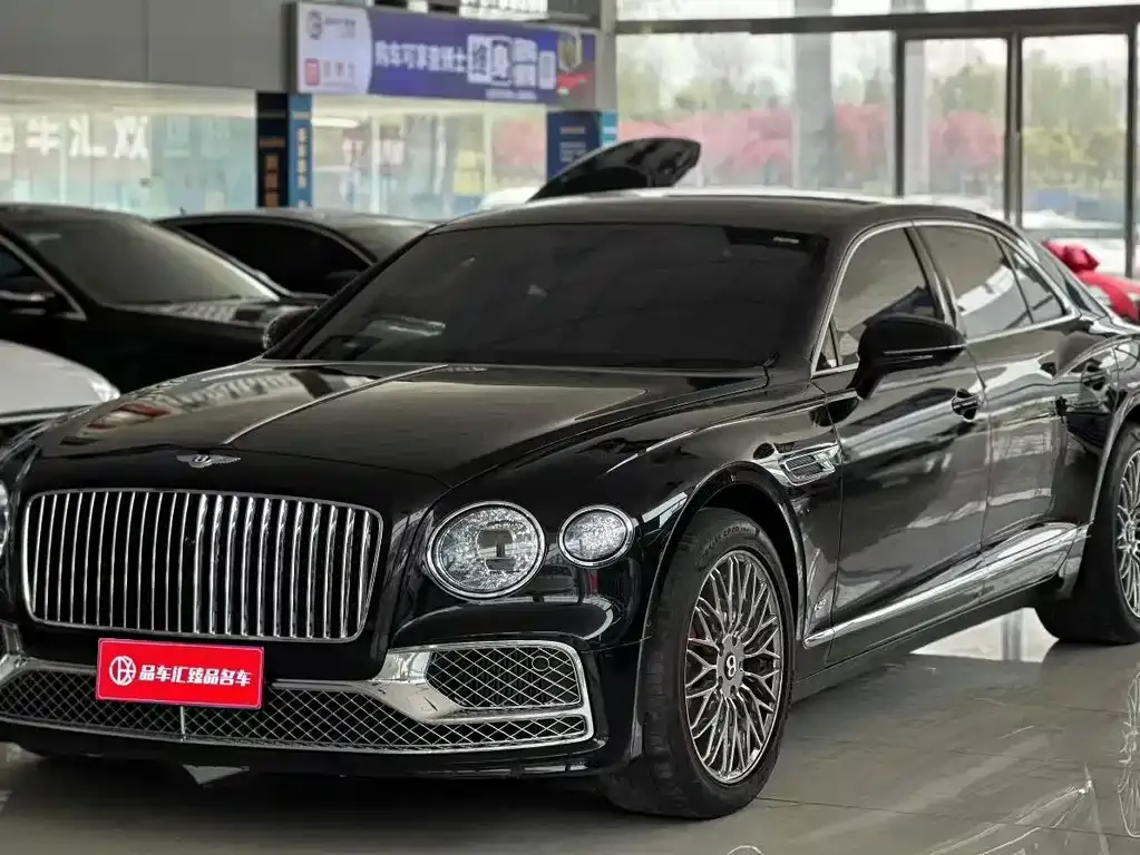 Bentley Flying Spur — фото 1