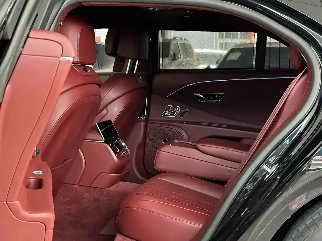 Bentley Flying Spur — фото 4