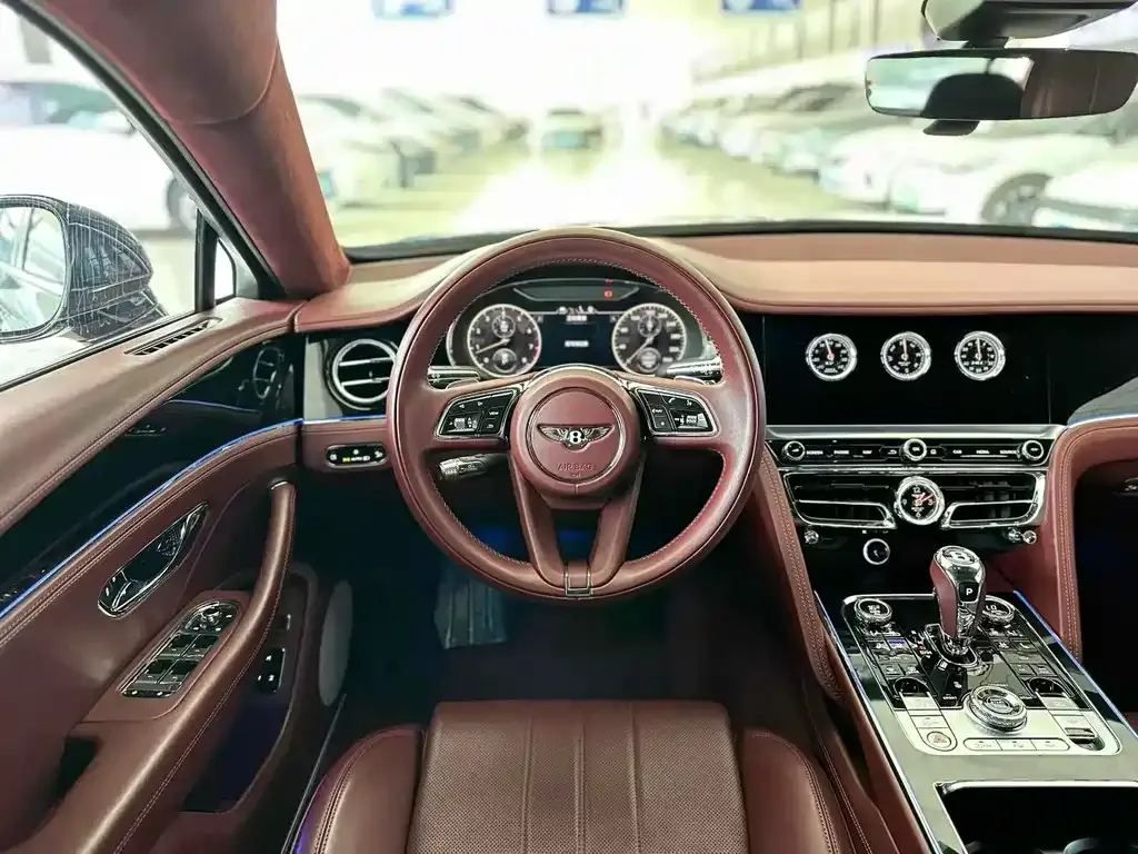 Bentley Flying Spur — фото 10