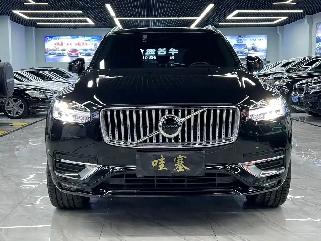 Volvo XC90 — фото 1