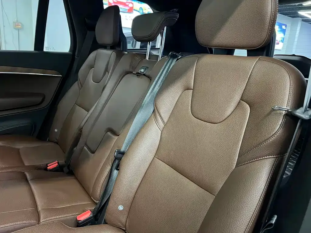 Volvo XC90 — фото 10