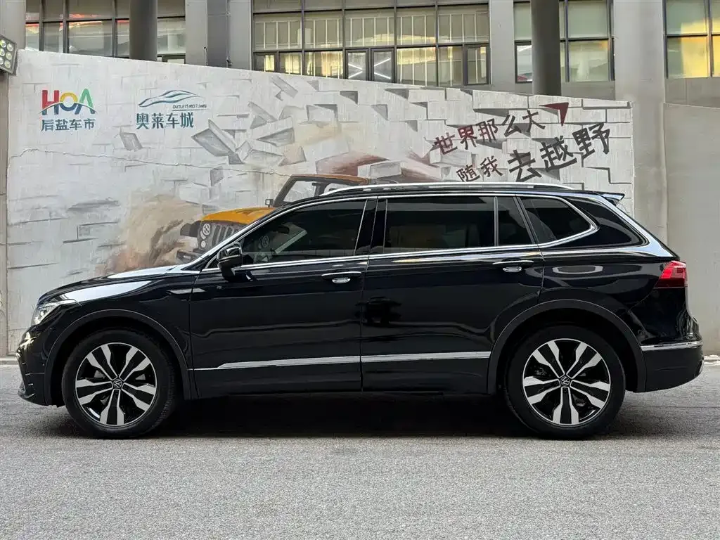 Volkswagen Tiguan L — фото 10