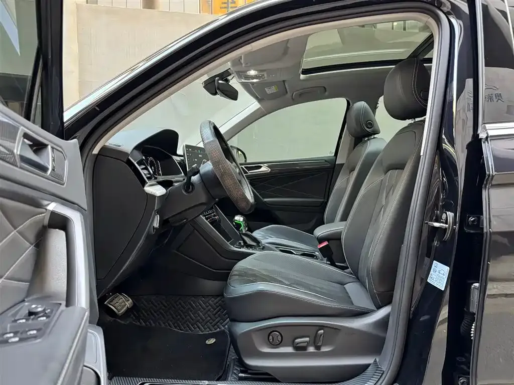Volkswagen Tiguan L — фото 8