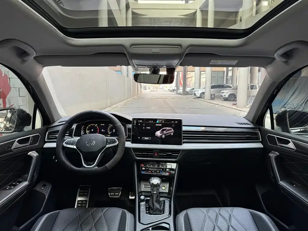 Volkswagen Tiguan L — фото 9