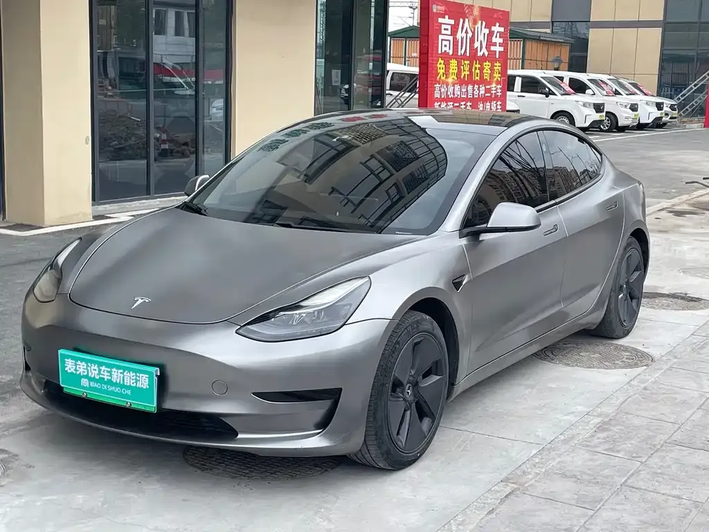 Tesla Model 3 — фото 1
