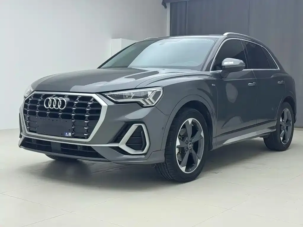 Audi Q3 — фото 1