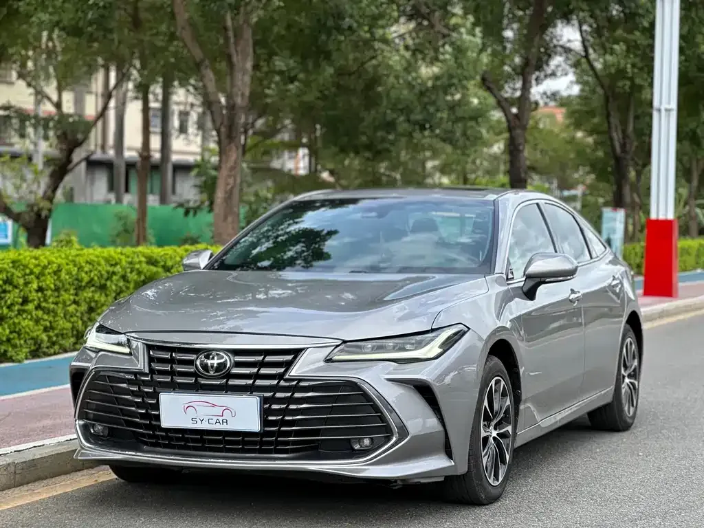 Toyota Avalon — фото 1