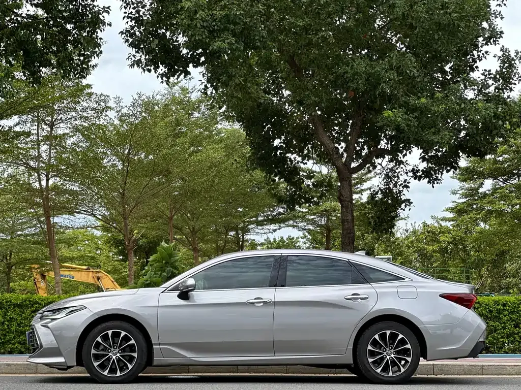 Toyota Avalon — фото 10