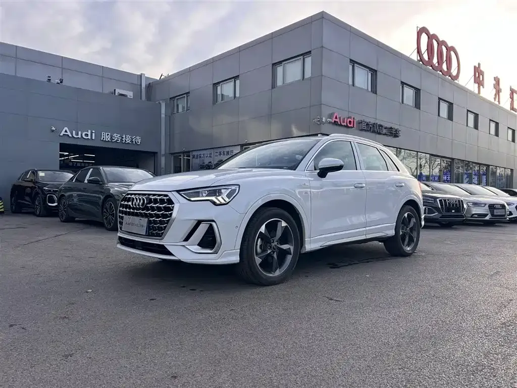 Audi Q3 — фото 1