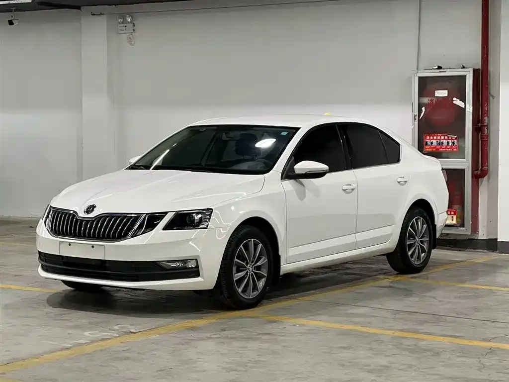 Skoda Octavia — фото 1