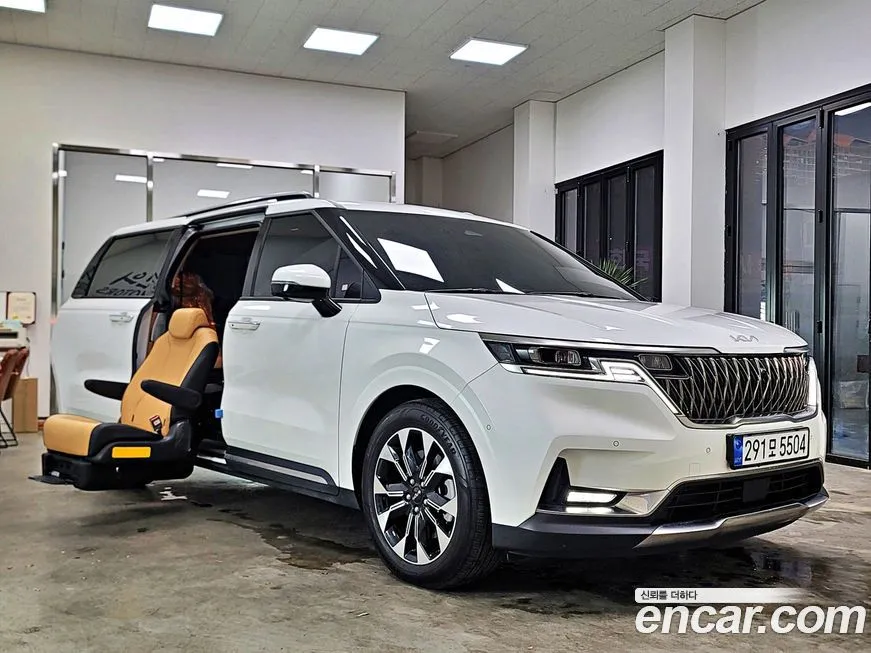 Kia Carnival — фото 1