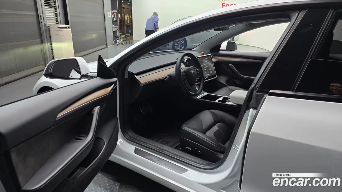 Tesla Model 3 — фото 4