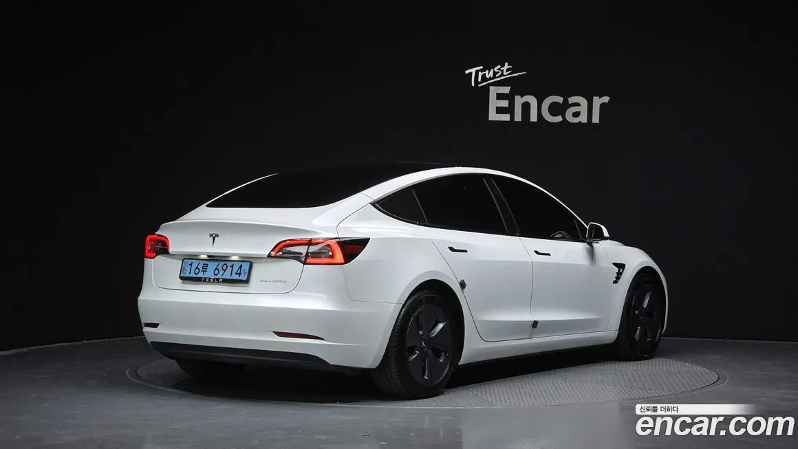 Tesla Model 3 — фото 2